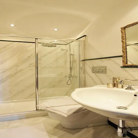 Villa Sleeps 13 Pool Menaggio